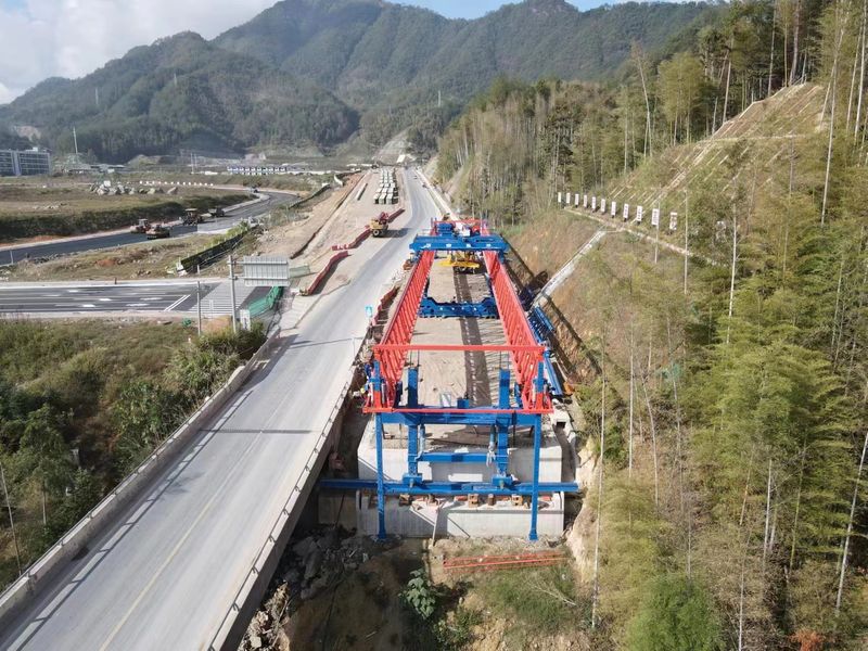 浙江路建塔石大橋加寬GYLQ200T-40M自平衡過跨架橋機